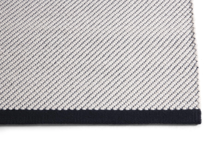 AD857-A883-AO13_Bias Rug Tint 170x240 black tint_detail.jpg