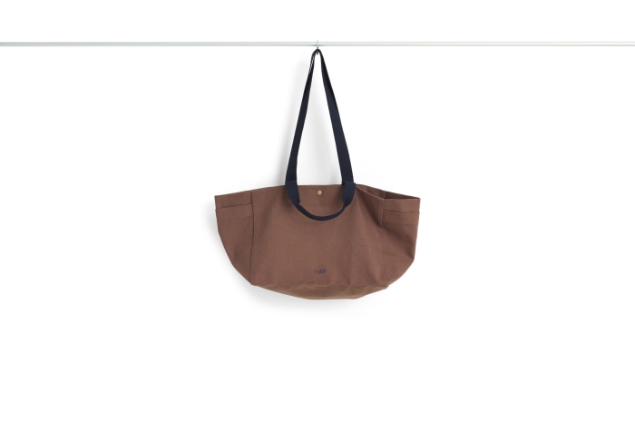 AE374-A601-AF54_Weekend Bag S milk chocolate.jpg
