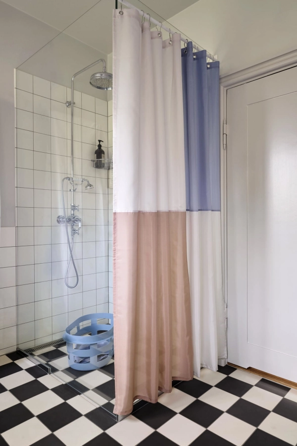 Check Shower Curtain blue_Basket S Recycled soft blue.jpg