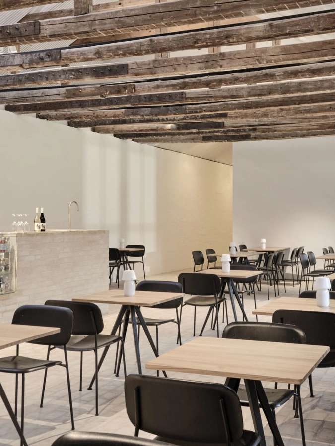 FLUGT Museum_Soft Edge 40 Chair black wb lacquer oak seat_black base_Pyramid Cafe Table 21 Frame black_Top oak wb lacquered_Apollo Portable Lamp 01.jpg