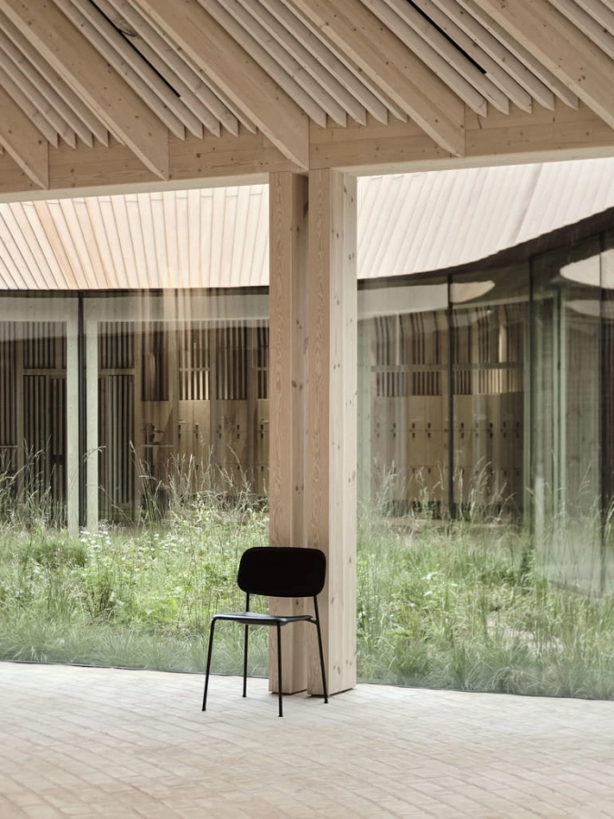 FLUGT Museum_Soft Edge 40 Chair black wb lacquer oak seat_black base.jpg
