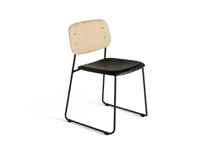 AA357-A172-AA36-02BC_Soft Edge 50 Sled uph Sense black_wb lacquer black_wb lacquer oak base.jpg