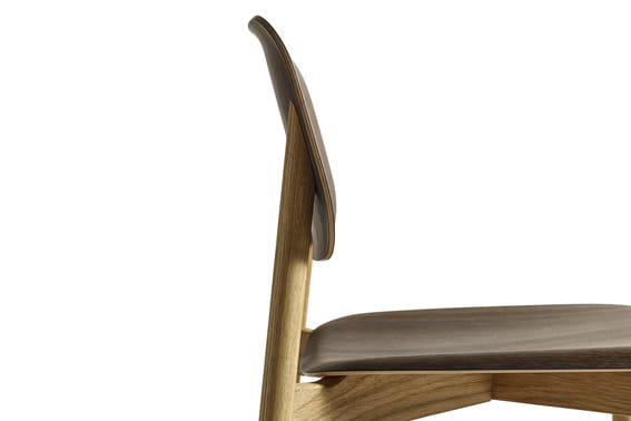 AA433-A174-AA51-01UF_Soft Edge 60 smoked wb lacquer oak seat_wb lacquer oak base detail 02.jpg