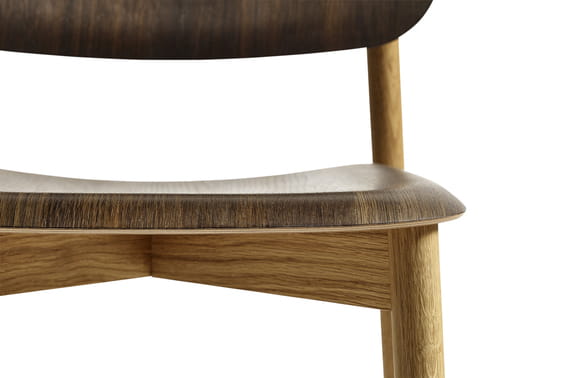 AA433-A174-AA51-01UF_Soft Edge 60 smoked wb lacquer oak seat_wb lacquer oak base detail 03.jpg