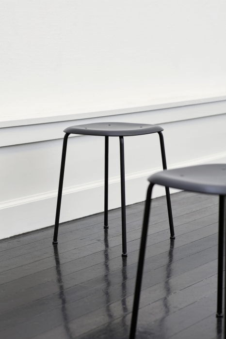 Soft Edge 75 Stool black.jpg
