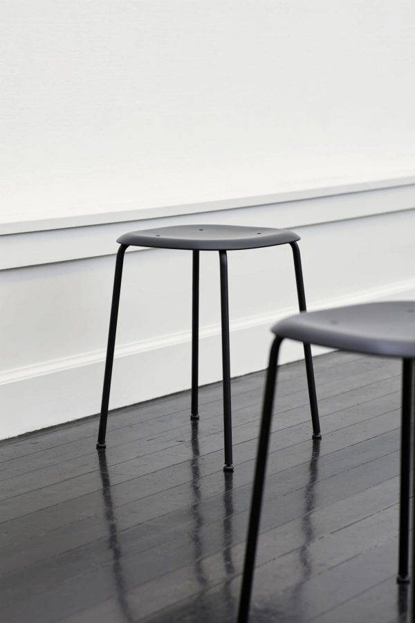Soft Edge 75 Stool black.jpg