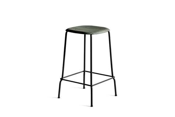AA459-A405-AA51-01UF_Soft Edge 80 Bar Stool Low H65_hunter wb lacquer oak seat_black powder coated steel base.jpg
