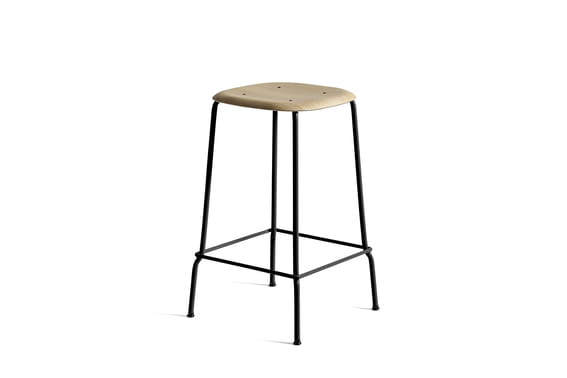 AA459-A406-AA51-01UF_Soft Edge 80 Bar Stool Low H65_wb lacquer oak seat_black powder coated steel base.jpg