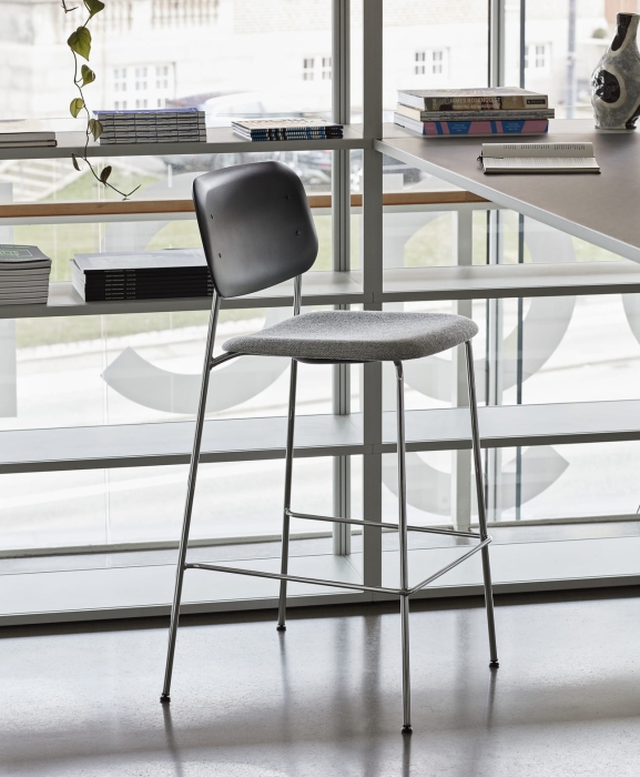 Soft Edge 95 Bar Stool black back seat uph Hallingdal 116 chrome base.jpg