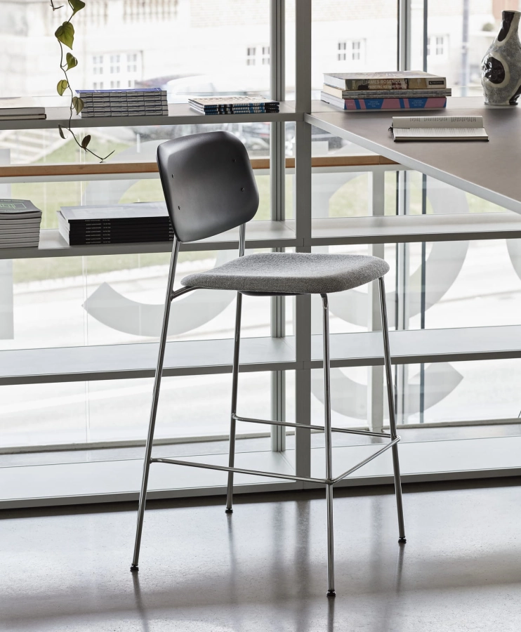 Soft Edge 95 Bar Stool black back seat uph Hallingdal 116 chrome base.jpg