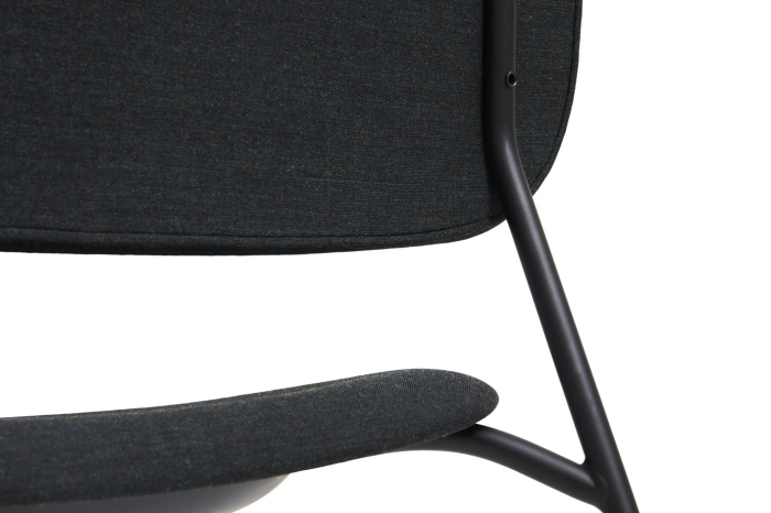 AC154-AA01-AA01-01SO_Soft Edge 101 Lounge uph Remix 973_black powder coated steel base_detail 01.jpg