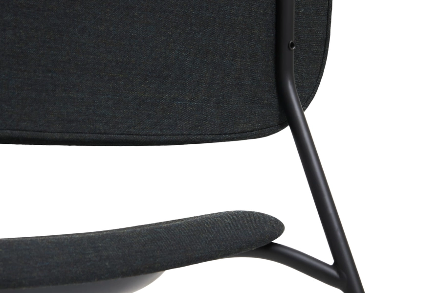 AC154-AA01-AA01-01SO_Soft Edge 101 Lounge uph Remix 973_black powder coated steel base_detail 01.jpg