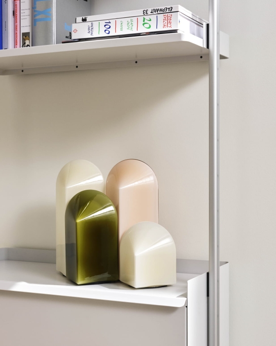 Parade Table Lamp 160 shell white_240 moss green_320 blush pink_shell white_Pier System white powder coated steel clear anodised alu profiles 02_detail.jpg