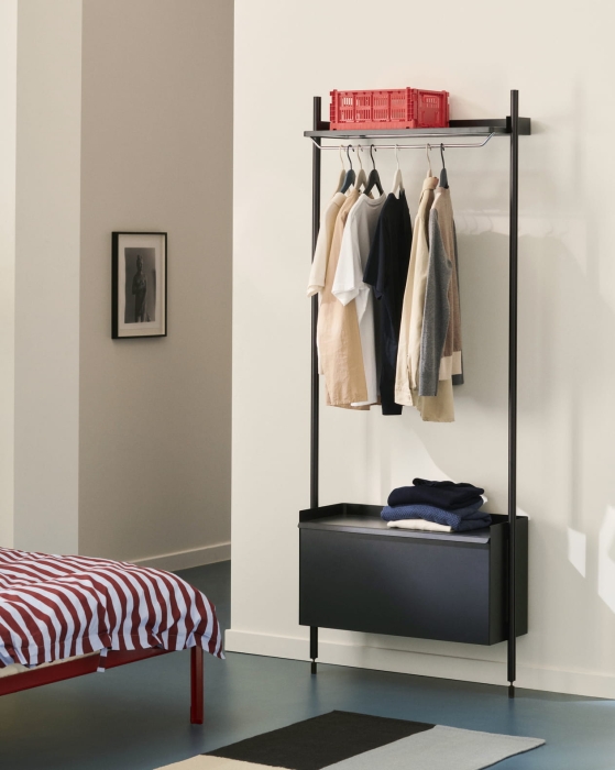 Connect Bed maroon red_Pier System 1001 PS black powder coated steel black anodised profiles.jpg