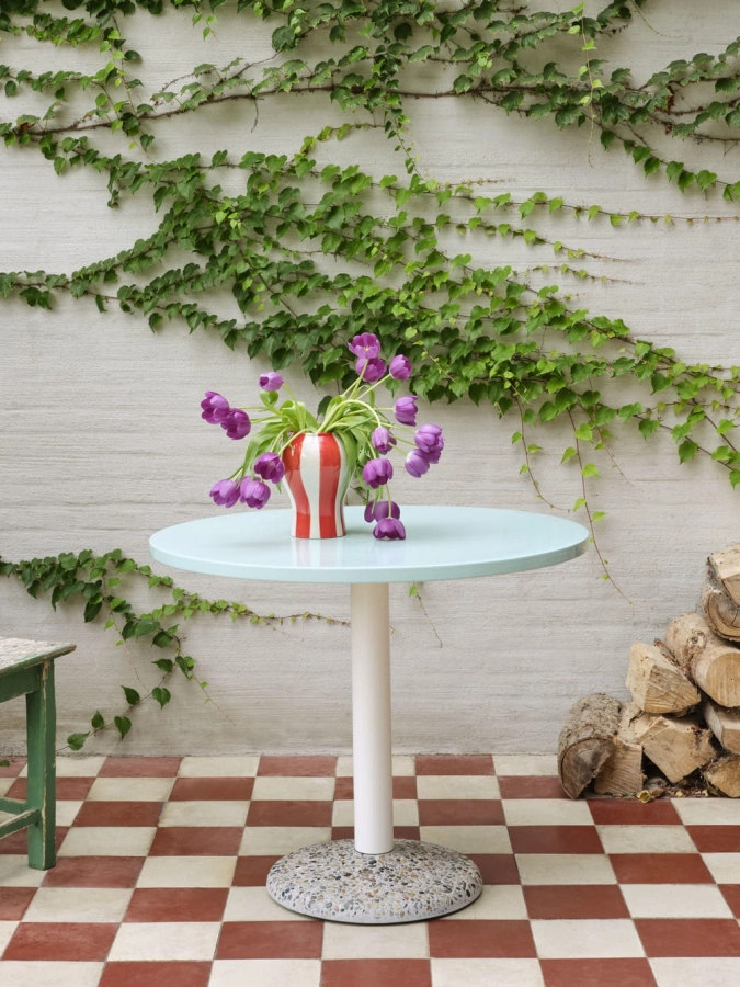 Ceramic Table dia90xH74 light mint tabletop cream white tube concrete base_Sobremesa Stripe Vase S red.jpg