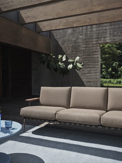 Settle-sofa-3-ribbed-weave-5-taupe-ply-rug-recycled-polyester-light-blue-muuto-org_3.jpg
