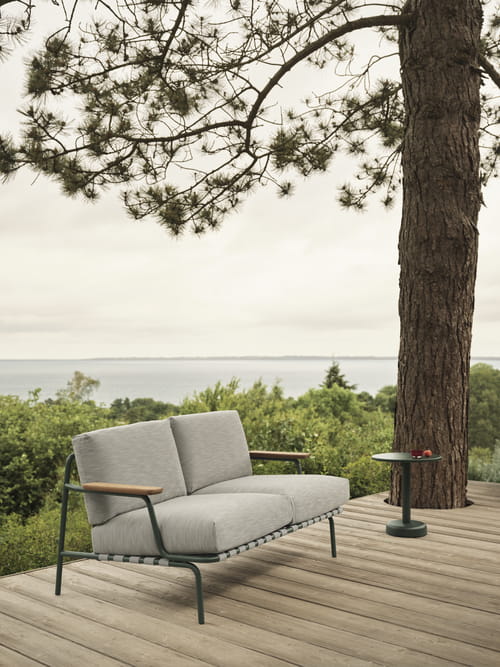 Settle-sofa-2-seater-ribbed-weave-2-dark-green-linear-steel-coffee-table-dark-green-muuto-org_3.jpg