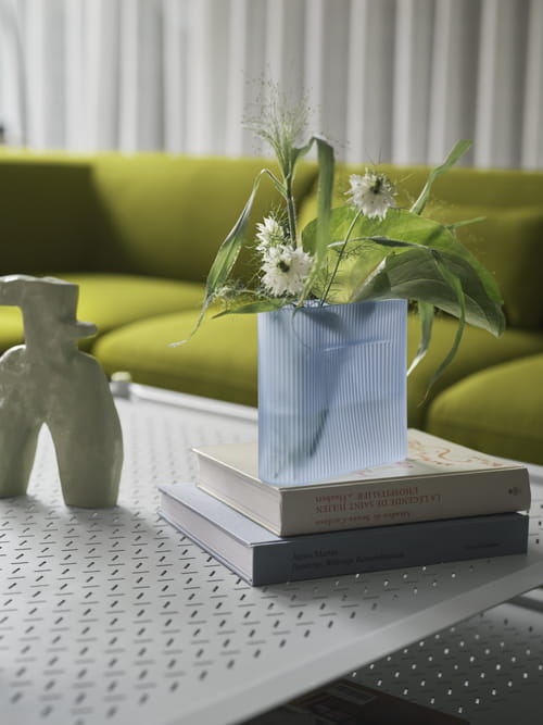 Flow-coffee-table-grey-ridge-vase-16-light-blue-frosted-glass-connect-soft-vidar-956-muuto-org_3.jpg