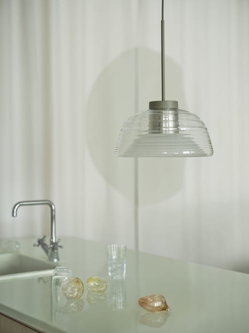 Two-layer-37-olive-raise-glasses-clear-muuto-org_3.jpg