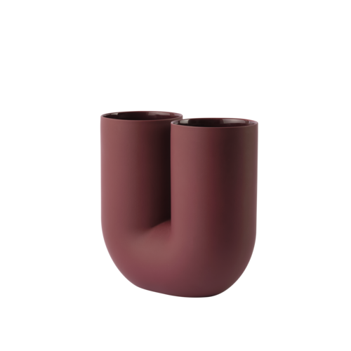 Kink-vase-26-deep-red-angle-muuto-hi-res_4.png