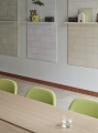 Linear-system-table-config-2-oak-fiber-side-chair-acca-961-raise-glasses-clear-ridge-planter-15-moss-green-muuto-org_3.jpg