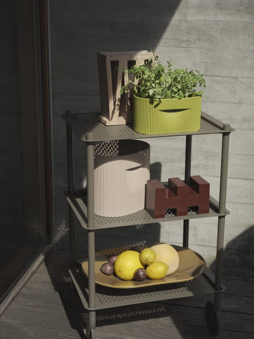 Flow-trolley-3-layer-taupe-ridge-planter-13-24-moss-green-beige-mere-bowl-brown-green-muuto-org_3.jpg