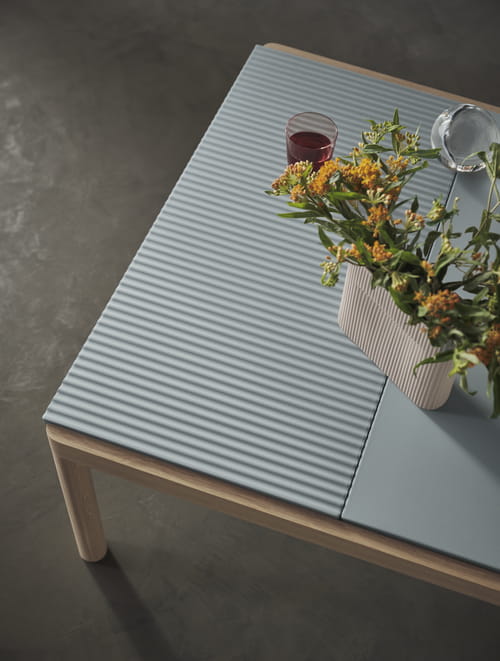 couple-coffee-table-80x84x40-plain-wavy-pale-blue-oak-ridge-h16-5-beige-raise-clear-muuto-org_3.jpg