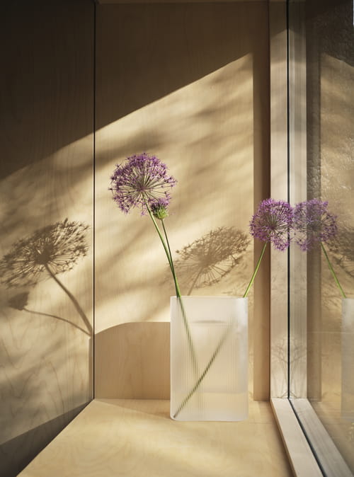 ridge-vase-35-white-frosted-glass-muuto-org_3.jpg
