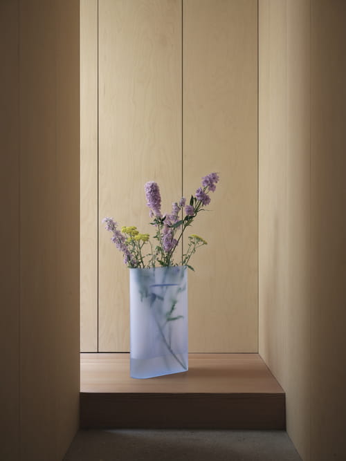 ridge-vase-48-light-blue-frosted-glass (2)-muuto-org_3.jpg