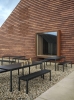 Linear-steel-table-200-black-bench-170-black-raise-carafe-glasses-burnt-orange-muuto-org_3.jpg