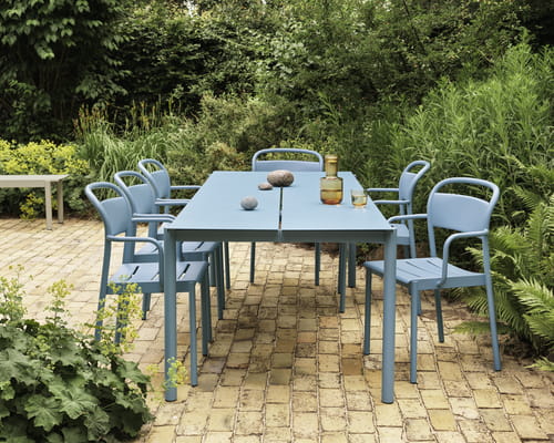 pale-blue-linear-steel-table-220-armchair-raise-carafe-glass-muuto-org_3.jpg