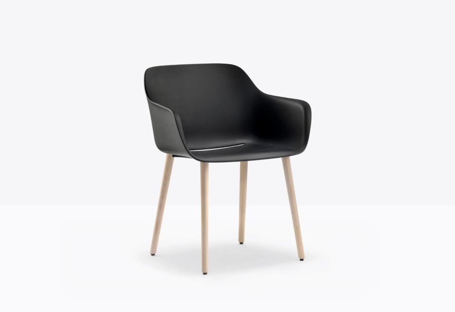 babila-xl-2754-still-03.jpg
