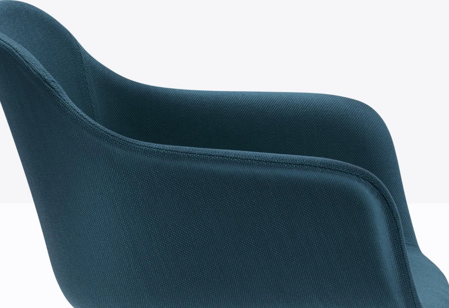 babila-xl-2732-3742-2752-still-02.jpg