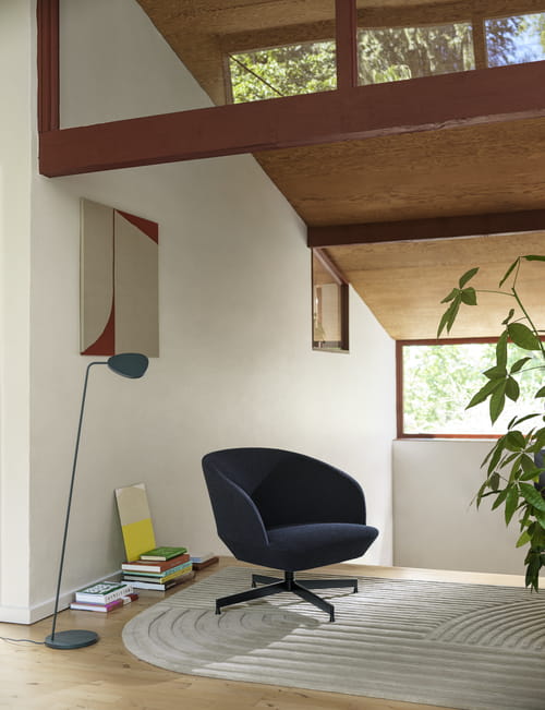 relevo-170x240-off-white-oslo-lounge-chair-colline-787-swivel-base-black-leaf-floor-dark-green-muuto-org_3.jpg