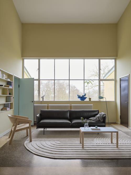 outline-3-seater-refine-leather-black-cover-lounge-couple-wavy-light-blue-oak-relevo-off-white-muuto-org_3.jpg