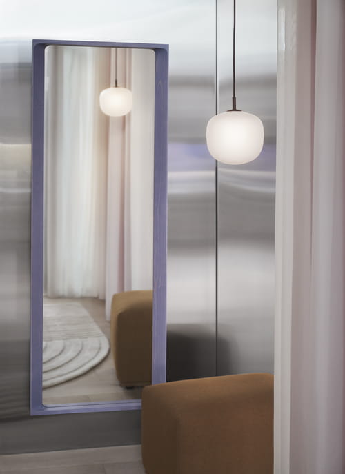 arced-mirror-light-lilac-echo-acca-361-relevo-off-white-rime-black-muuto-org_3.jpg