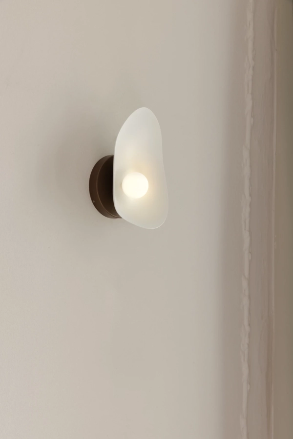 nuura-florii-1-decorative-wall-lamp-jessica-vedel-4.jpg.webp