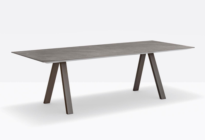arki-table-ark-outdoor-still-02.jpg
