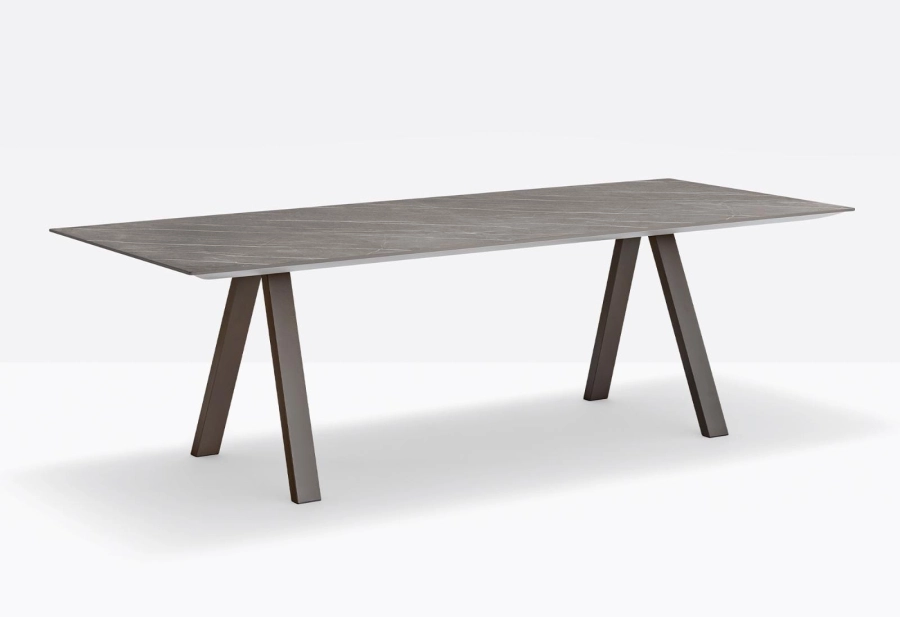 arki-table-ark-outdoor-still-02.jpg
