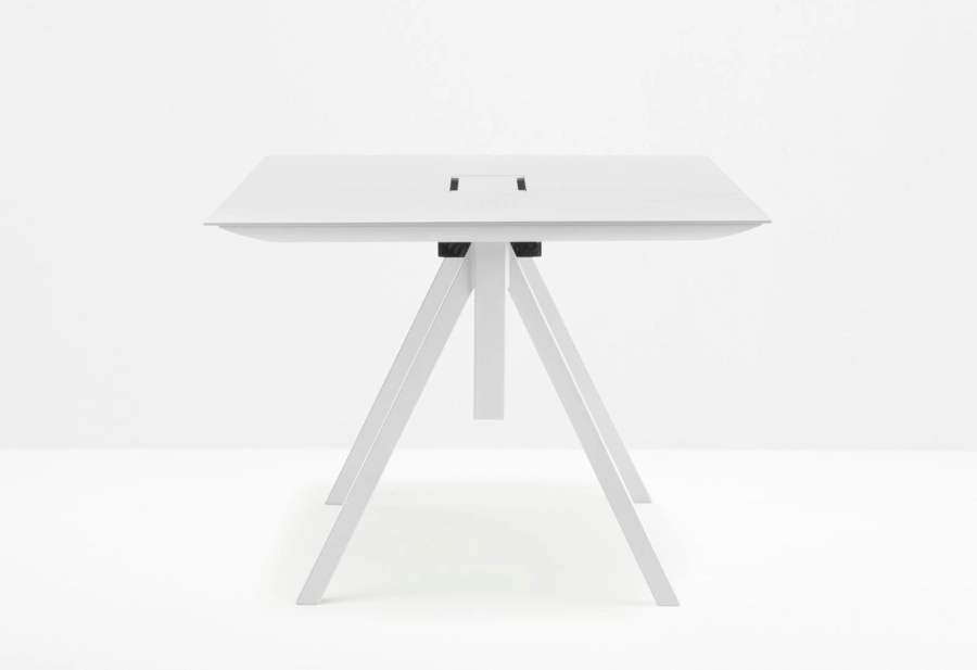 arki-table-adj-still-05.jpg