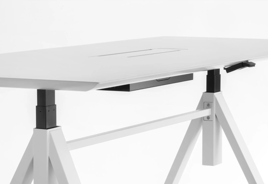 arki-table-adj-still-3.jpg