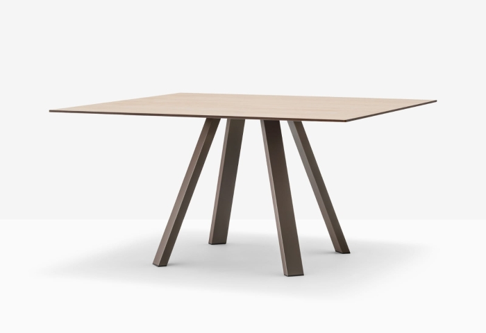 arki-table-ark139x139-still-02.jpg