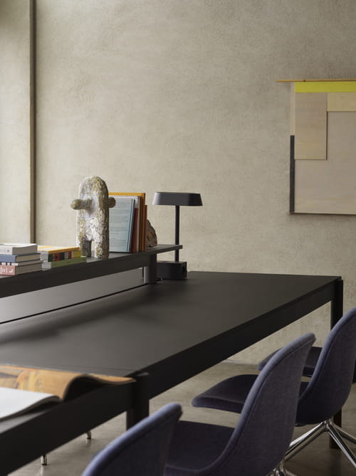 linear-system-config-1-black-black-tray-170-mounted-lamp-table-power-outlet-black-fiber-side-swivel-alu-sabi-631-muuto-org_3.jpg
