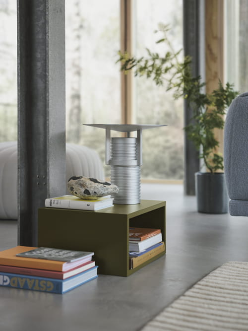 set-table-lamp-stacked-small-brown-green-relevo-off-white-five-pouf-rest-hearth-12-muuto-org_3.jpg