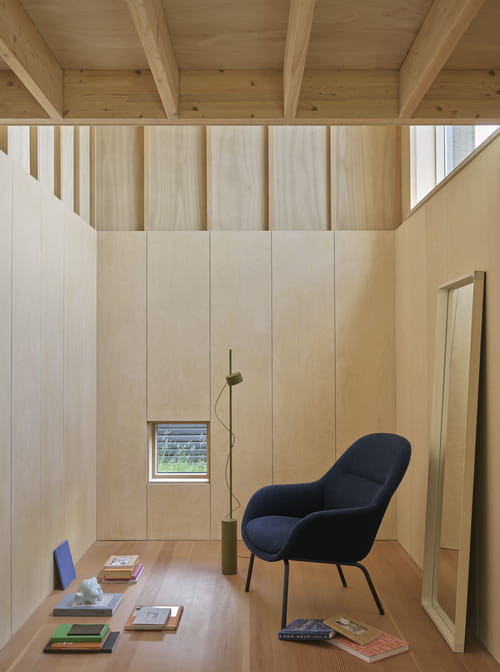 arced-mirror-spruce-fiber-lounge-chair-tube-base-post-floor-lamp-brown-green-muuto-org_3.jpg