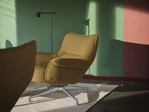 doze-lounge-chair-low-back-swivel-hearth-8-polished-alu-ply-rug-light-rose-tip-floor-black-muuto-org_3.jpg