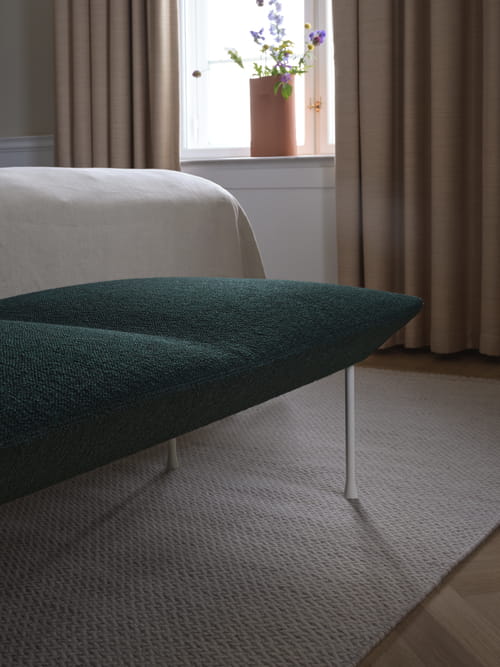 oslo-bench-hearth-010-grey-ply-rug-light-rose-ridge-35-terracotta-muuto-org_3.jpg