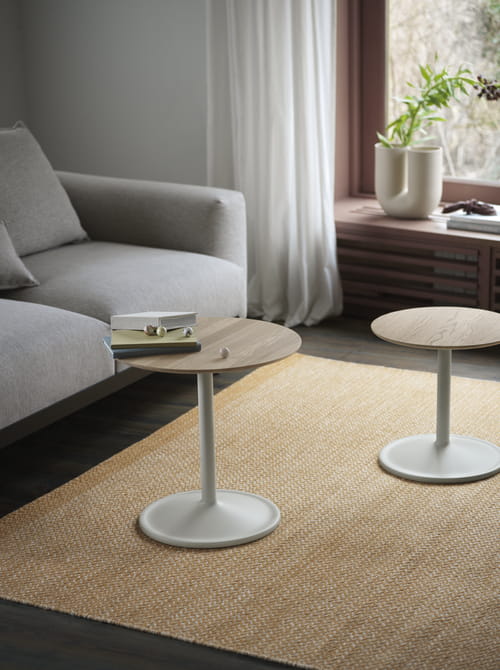 Soft-side-table-solid-oak-off-white-ply-rug-burnt-orange-in-situ-clay-12-kink-vase-muuto-org_3.jpg