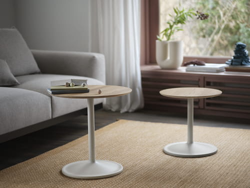 Soft-side-table-solid-oak-off-white-ply-rug-burnt-orange-in-situ-clay-12-kink-vase-wide-muuto-org_3.jpg