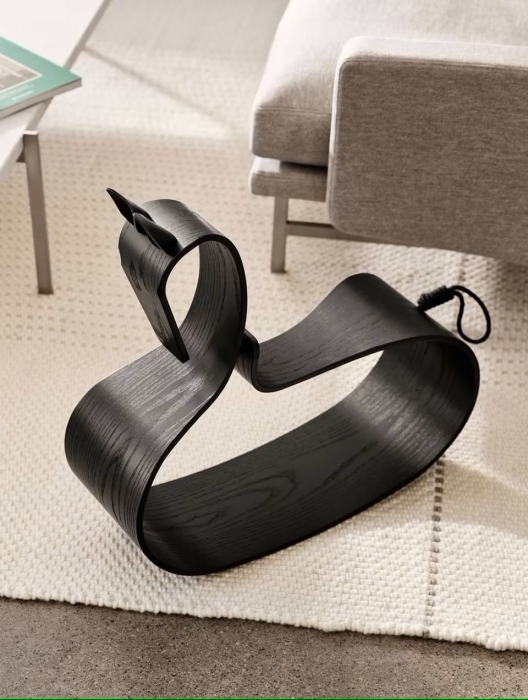 fritz_hansen_2h_2023_u5_rocking_horse_black_0598.jpg